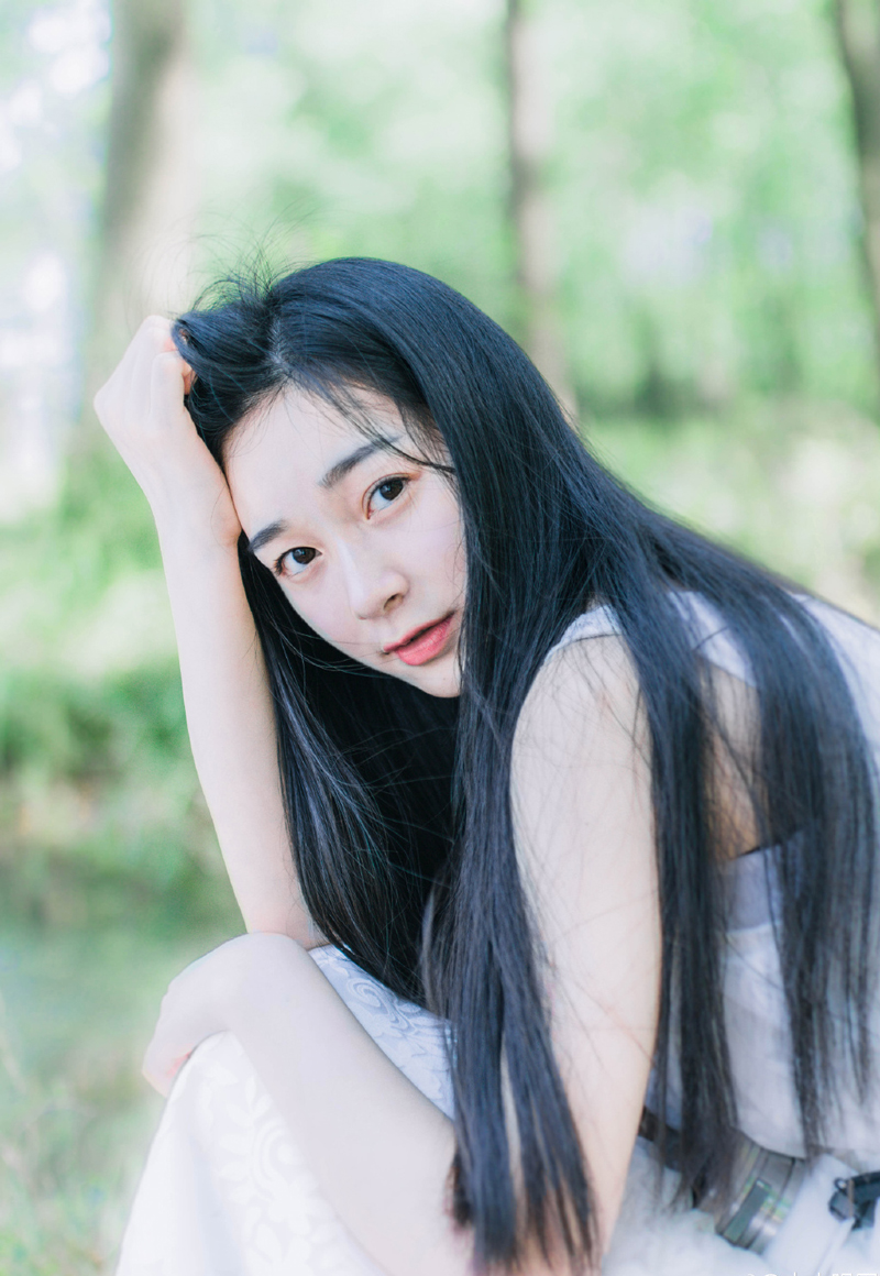 他真怕刘备死撑下去，江东虎视眈眈的情况下，或许就要错过入蜀的最佳时机，不过还好，在这件事情上，刘备最终选择了听他的意见，没有继续跟吕布死磕，诸葛亮看的很清楚，这一仗，实际上算是联军败了，根据前线传回来的消息，吕布虽然同样损失不少，但损失的，基本都是西域战士，最精锐的射声营以及高顺的陷阵营在初战告捷之后，便没有再出现，吕布麾下就算不算陷阵营，也有五部精锐，至少眼下，在关东将士的器械没有得到加强之前，基本上是被吕布吊打的节奏。
